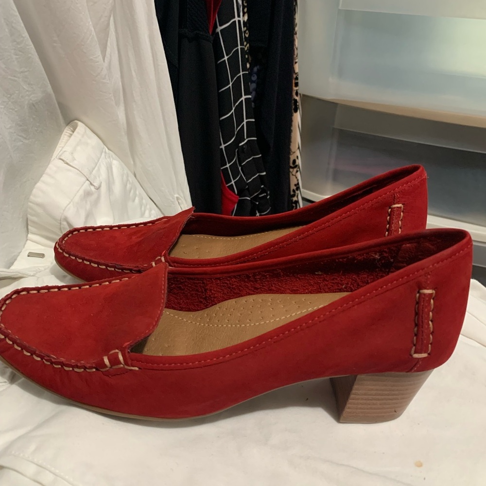 Chelsea Crew Red Tan Heels with Chunky Wooden Heel